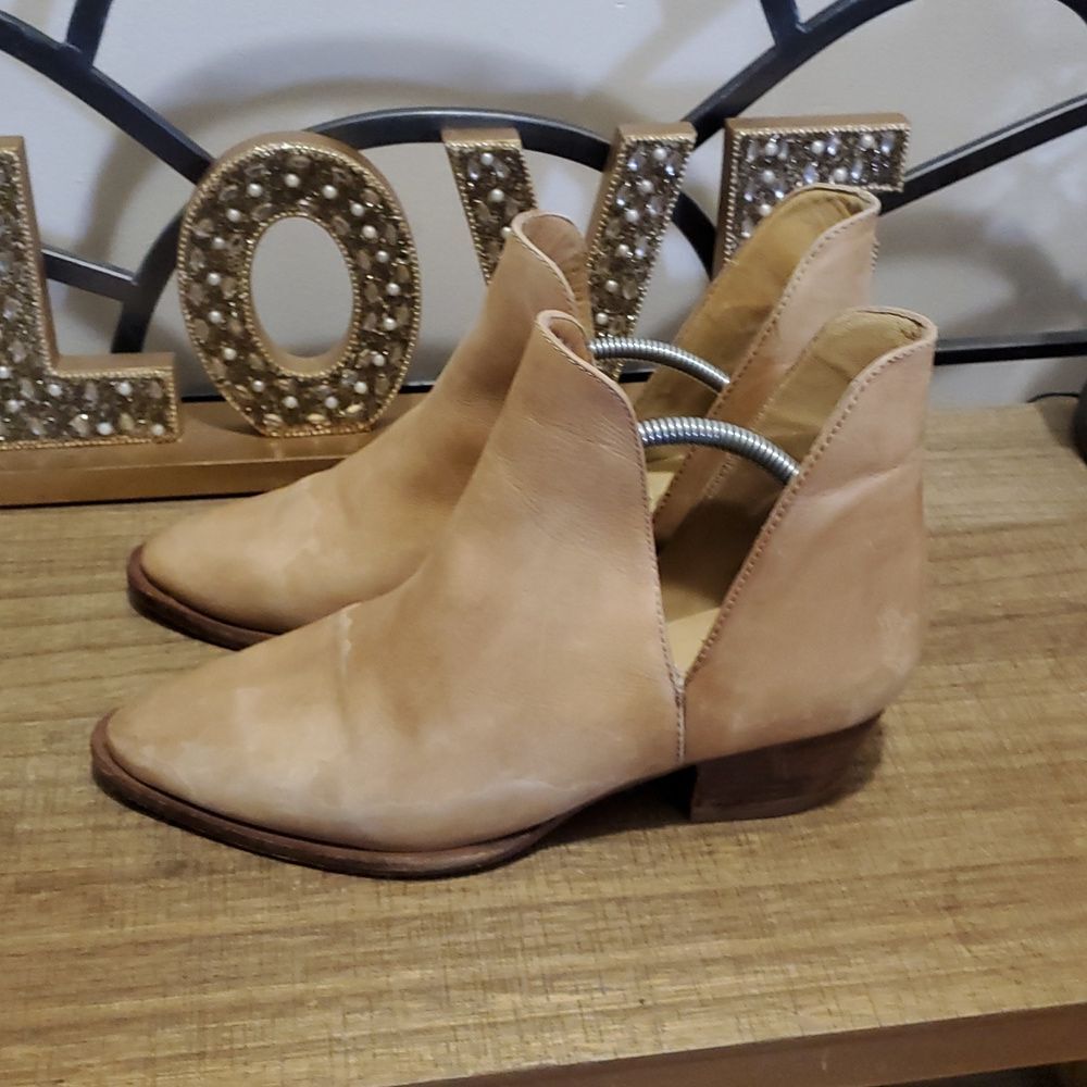 Free People Charm Double V Tan Buttery Soft Leather Slip On Booties US 8.5 Boho - Picture 4 of 10